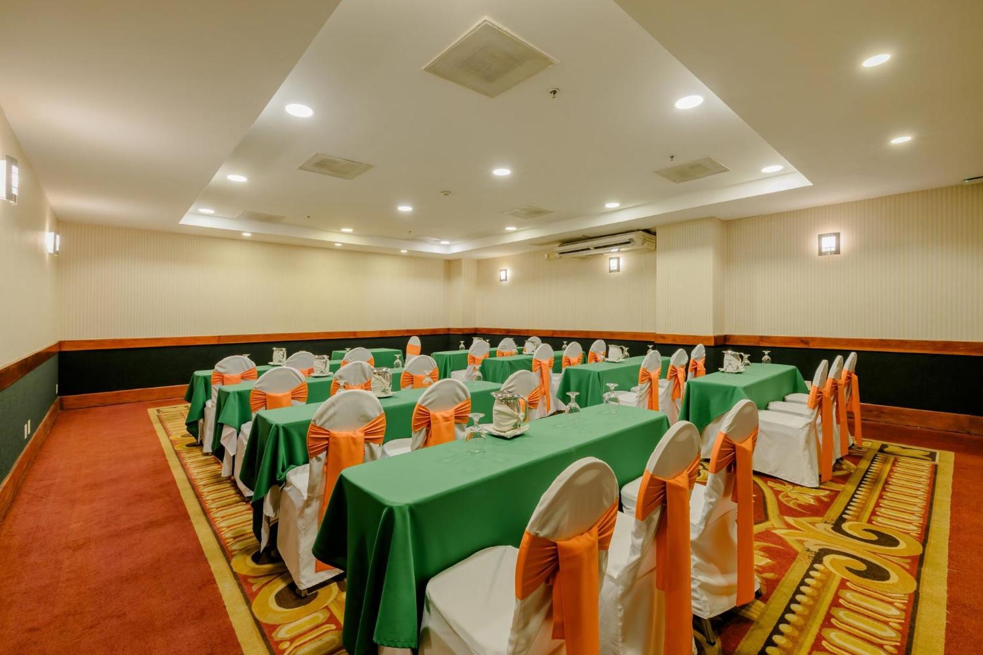 马那瓜湖 会议中心假日旅馆酒店 外观 照片