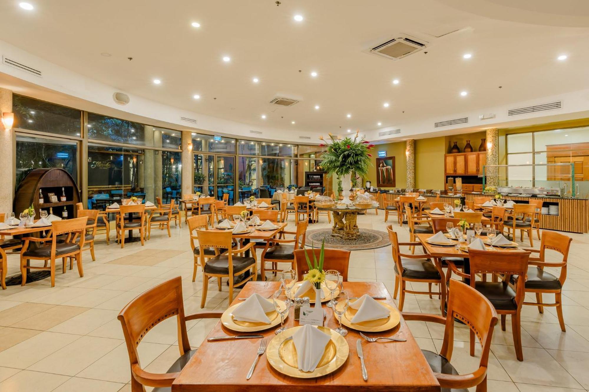 马那瓜湖 会议中心假日旅馆酒店 外观 照片