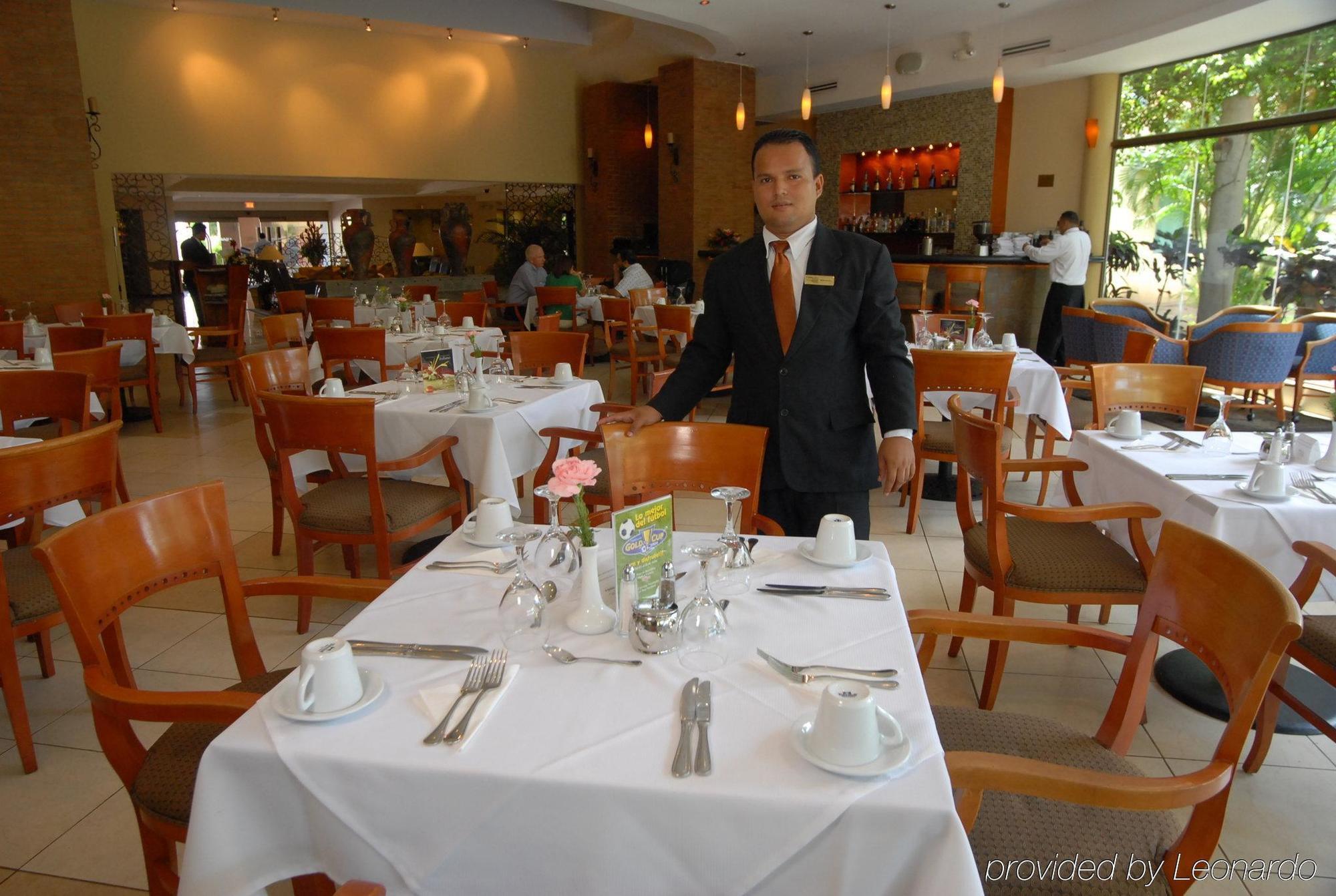 马那瓜湖 会议中心假日旅馆酒店 餐厅 照片